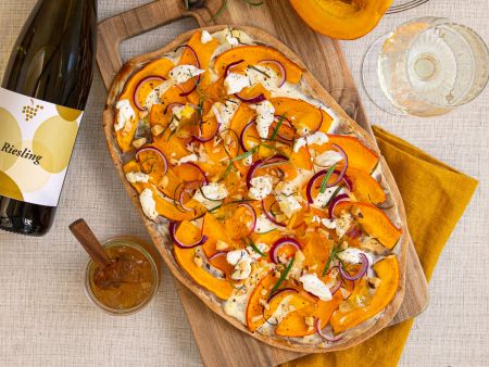 Kürbis-Flammkuchen mit Ziegenkäse und Riesling-Gelee