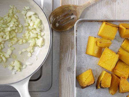 Kürbis-Ingwer-Suppe Zubereitung Schritt 3 Kürbis-Ingwer-Suppe Zubereitung Schritt 3
