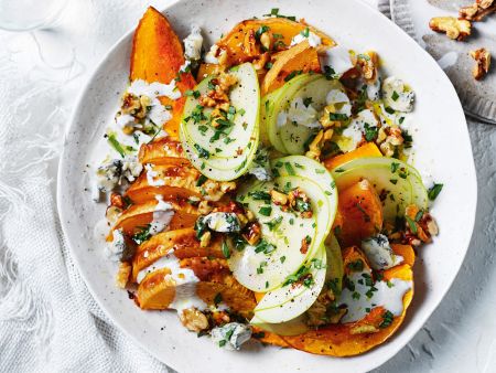 Kürbis mit Blauschimmelkäse, Birnen und Walnüssen