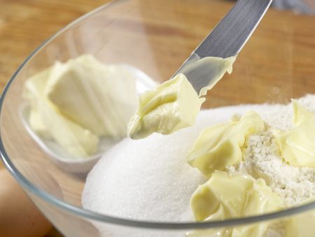 Kürbis-, Safran- und Hagebuttenplätzchen Zubereitung Schritt 1 Kürbis-, Safran- und Hagebuttenplätzchen Zubereitung Schritt 1