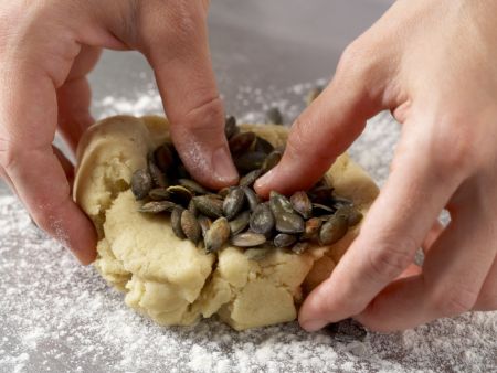 Kürbis-, Safran- und Hagebuttenplätzchen Zubereitung Schritt 5 Kürbis-, Safran- und Hagebuttenplätzchen Zubereitung Schritt 5