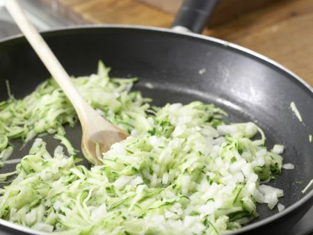 Kürbiskernnocken mit Zucchinisauce Zubereitung Schritt 6 Kürbiskernnocken mit Zucchinisauce Zubereitung Schritt 6