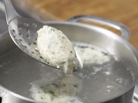 Kürbiskernnocken mit Zucchinisauce Zubereitung Schritt 9 Kürbiskernnocken mit Zucchinisauce Zubereitung Schritt 9