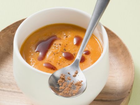 Kürbissuppe mit Kardamom und Kürbiskernöl Kürbissuppe mit Kardamom und Kürbiskernöl