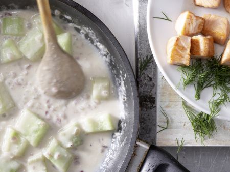 Lachs-Gurken-Pfanne Zubereitung Schritt 5 Lachs-Gurken-Pfanne Zubereitung Schritt 5