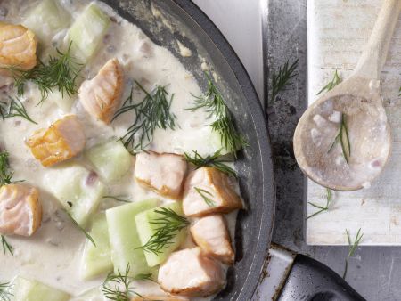 Lachs-Gurken-Pfanne Zubereitung Schritt 6 Lachs-Gurken-Pfanne Zubereitung Schritt 6
