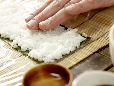 Lachs-Sushi Zubereitung Schritt 5 Lachs-Sushi Zubereitung Schritt 5