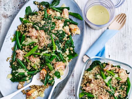 Lachs-Tahini-Salat mit Gerste