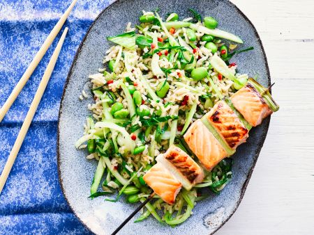 Lachs-Yakitori mit gebratenem Naturreis