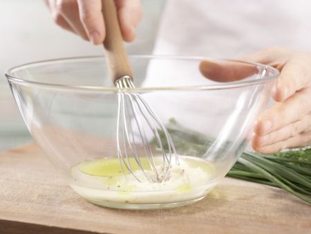 Lachstatar auf Selleriepuffern Zubereitung Schritt 1 Lachstatar auf Selleriepuffern Zubereitung Schritt 1