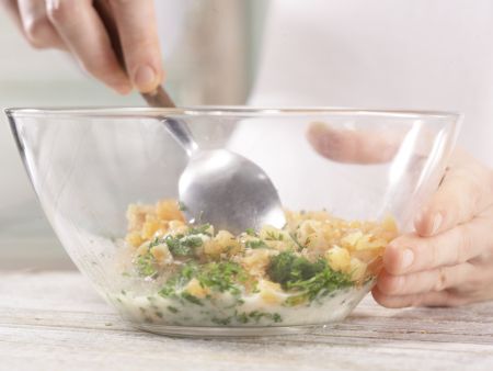 Lachstatar auf Selleriepuffern Zubereitung Schritt 4 Lachstatar auf Selleriepuffern Zubereitung Schritt 4
