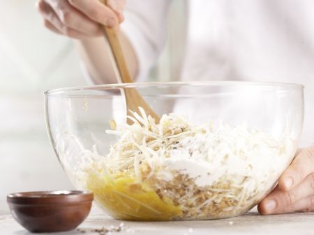 Lachstatar auf Selleriepuffern Zubereitung Schritt 7 Lachstatar auf Selleriepuffern Zubereitung Schritt 7
