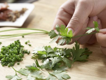 Lammkoteletts mit Salsa verde Zubereitung Schritt 4 Lammkoteletts mit Salsa verde Zubereitung Schritt 4