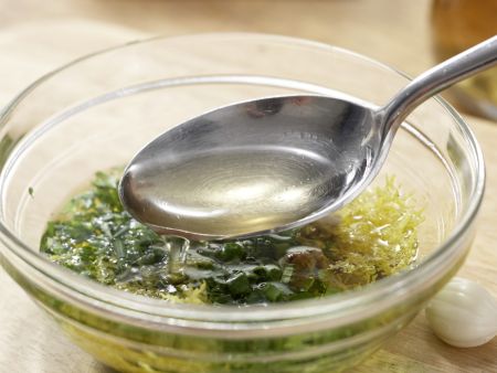 Lammkoteletts mit Salsa verde Zubereitung Schritt 5 Lammkoteletts mit Salsa verde Zubereitung Schritt 5
