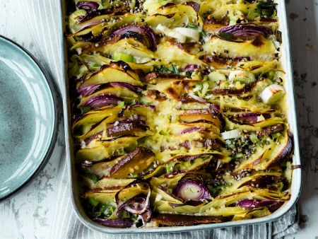 Lauch-Kartoffel-Gratin mit roten Zwiebeln