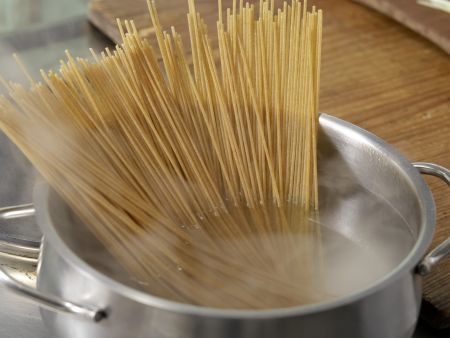 Lauch-Spaghetti mit Thunfischsauce Zubereitung Schritt 2 Lauch-Spaghetti mit Thunfischsauce Zubereitung Schritt 2