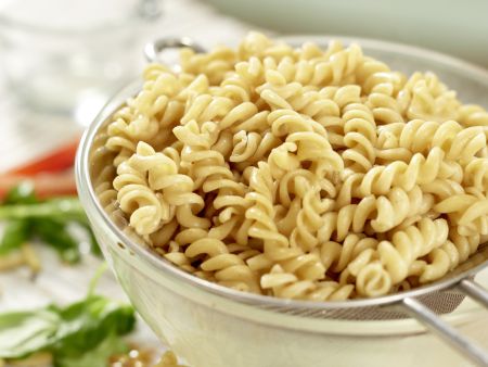 Lauwarmer Hähnchen-Nudel-Salat Zubereitung Schritt 10 Lauwarmer Hähnchen-Nudel-Salat Zubereitung Schritt 10