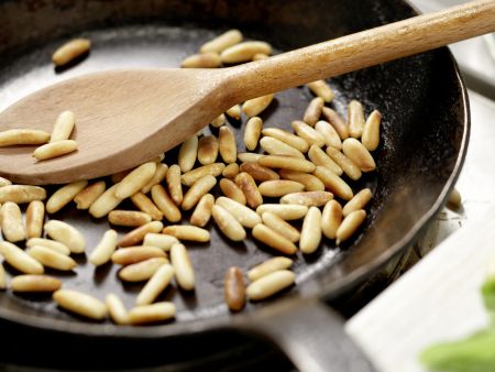 Lauwarmer Hähnchen-Nudel-Salat Zubereitung Schritt 4 Lauwarmer Hähnchen-Nudel-Salat Zubereitung Schritt 4