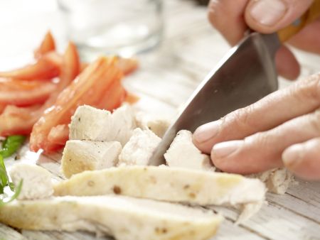 Lauwarmer Hähnchen-Nudel-Salat Zubereitung Schritt 9 Lauwarmer Hähnchen-Nudel-Salat Zubereitung Schritt 9