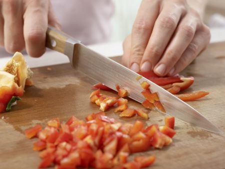 Lauwarmer Nudel-Gurken-Salat Zubereitung Schritt 1 Lauwarmer Nudel-Gurken-Salat Zubereitung Schritt 1