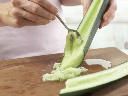 Lauwarmer Nudel-Gurken-Salat Zubereitung Schritt 3 Lauwarmer Nudel-Gurken-Salat Zubereitung Schritt 3