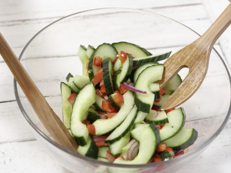 Lauwarmer Nudel-Gurken-Salat Zubereitung Schritt 5 Lauwarmer Nudel-Gurken-Salat Zubereitung Schritt 5
