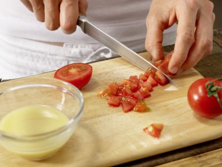 Lauwarmer Spargel-Tomaten-Salat Zubereitung Schritt 4 Lauwarmer Spargel-Tomaten-Salat Zubereitung Schritt 4