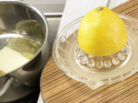 Leichte Hollandaise Zubereitung Schritt 1 Leichte Hollandaise Zubereitung Schritt 1