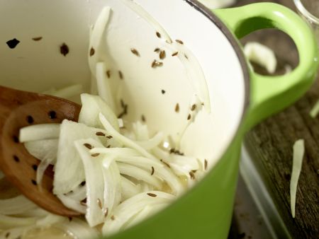Lengfisch auf Kümmel-Spitzkohl Zubereitung Schritt 3 Lengfisch auf Kümmel-Spitzkohl Zubereitung Schritt 3