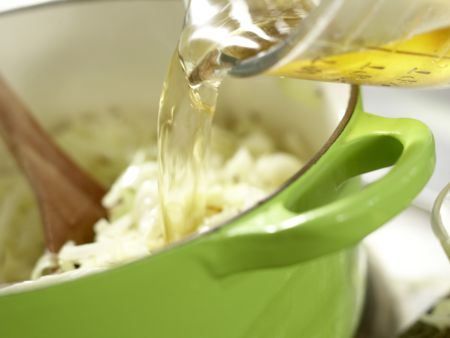 Lengfisch auf Kümmel-Spitzkohl Zubereitung Schritt 5 Lengfisch auf Kümmel-Spitzkohl Zubereitung Schritt 5