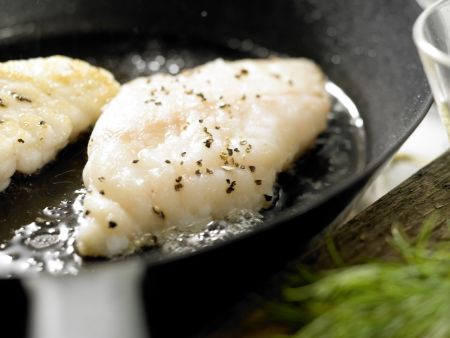 Lengfisch auf Kümmel-Spitzkohl Zubereitung Schritt 6 Lengfisch auf Kümmel-Spitzkohl Zubereitung Schritt 6