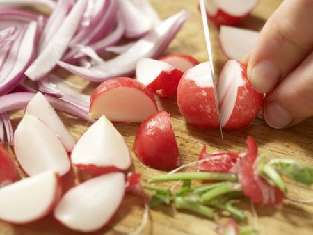 Libanesischer Rote-Bete-Salat Zubereitung Schritt 4 Libanesischer Rote-Bete-Salat Zubereitung Schritt 4
