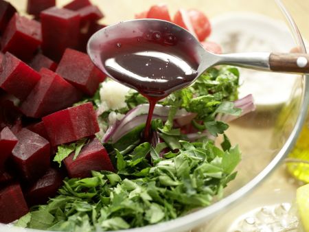 Libanesischer Rote-Bete-Salat Zubereitung Schritt 9 Libanesischer Rote-Bete-Salat Zubereitung Schritt 9