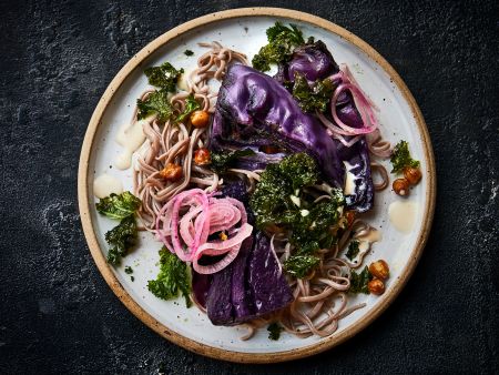 Linguine mit Ofenkohl und Haselnüssen