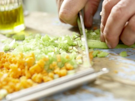 Linsen-Gemüse-Bolognese Zubereitung Schritt 1 Linsen-Gemüse-Bolognese Zubereitung Schritt 1