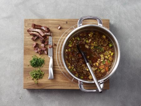Linseneintopf mit Rippchen kochen