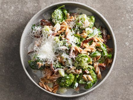 Linsenpasta mit Brokkoli und Ricotta