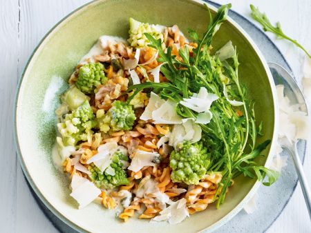 Linsenpasta mit Romanesco und Kapern