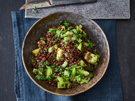 Linsensalat mit Pak Choi und Avocado