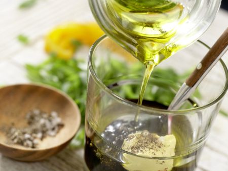 Löwenzahnsalat mit Ziegenkäsetalern Zubereitung Schritt 5 Löwenzahnsalat mit Ziegenkäsetalern Zubereitung Schritt 5