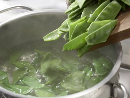 Mairübensalat mit Sprossen Zubereitung Schritt 2 Mairübensalat mit Sprossen Zubereitung Schritt 2