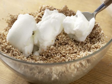 Mandelmakronen mit Datteln Zubereitung Schritt 4 Mandelmakronen mit Datteln Zubereitung Schritt 4