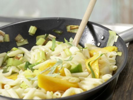 Mango-Lauch-Pasta Zubereitung Schritt 8 Mango-Lauch-Pasta Zubereitung Schritt 8