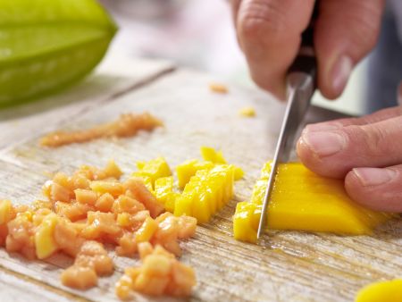 Mango-Papaya-Biskuitrolle Zubereitung Schritt 10 Mango-Papaya-Biskuitrolle Zubereitung Schritt 10