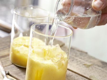 Mango-Smoothie Zubereitung Schritt 2 Mango-Smoothie Zubereitung Schritt 2