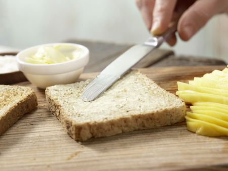 Mango-Toast mit Kokosraspeln Zubereitung Schritt 2 Mango-Toast mit Kokosraspeln Zubereitung Schritt 2