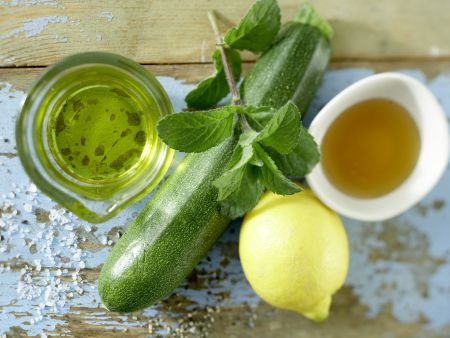 Marinierte Zucchini Zubereitung Schritt 1 Marinierte Zucchini Zubereitung Schritt 1