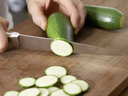 Mariniertes Ingwer-Zucchini-Gemüse Zubereitung Schritt 1 Mariniertes Ingwer-Zucchini-Gemüse Zubereitung Schritt 1