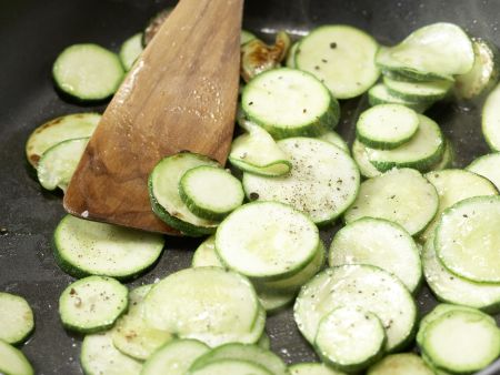 Mariniertes Ingwer-Zucchini-Gemüse Zubereitung Schritt 4 Mariniertes Ingwer-Zucchini-Gemüse Zubereitung Schritt 4