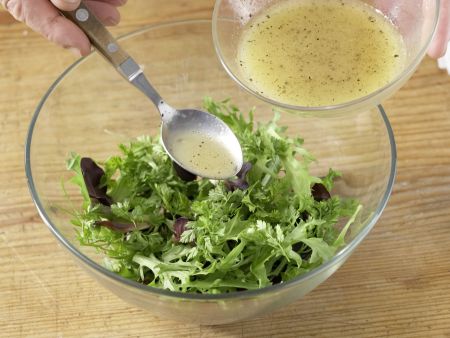 Mariniertes Rinderfilet auf Blattsalat Zubereitung Schritt 7 Mariniertes Rinderfilet auf Blattsalat Zubereitung Schritt 7